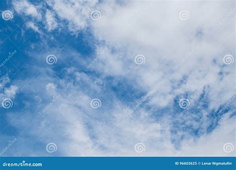 Himmelwolken Himmel Mit Wolken Und Sonne Stockbild Bild Von Muster