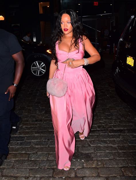 How Rihanna Looks Hot In Every Outfit Even On ‘fat Days