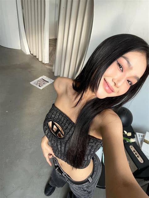 Tiểu tam hot nhất hiện tại khoe mặt mộc làm netizen chú ý