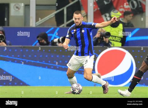 Inter stadio san siro Fotos und Bildmaterial in hoher Auflösung Alamy