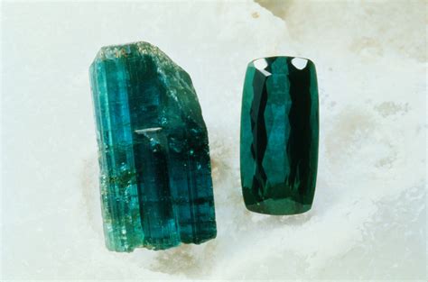 27 Interesting Emerald Facts Everything You Should Know