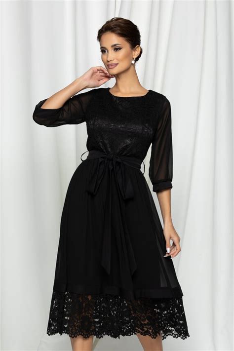 Rochie Neagra Eleganta Midi De Seara Cu Dantela Si Voal Accesorizata Cu