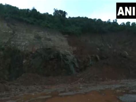 Karnataka 4 Killed 3 Missing In Landslide In Uttar Kannada District