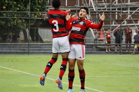 Flamengo Sub Goleia Dois Gols De Guilherme Gomes