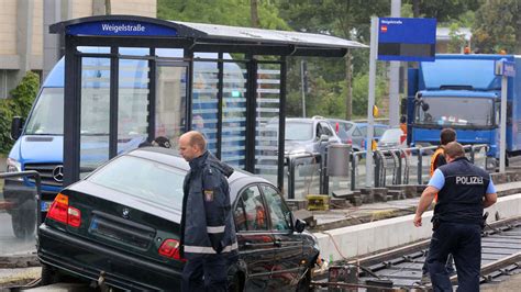 Fotos Schwerverletzte bei Unfall auf Wilhelmshöher Allee