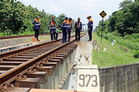 14 Titik Jalur Kereta Api Rawan Banjir Dan Amblas PT KAI Daop 3