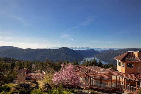 Villa Eyrie Resort Tourism Vancouver Island