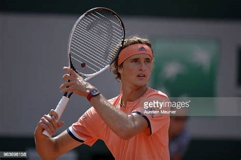 Alexander Zverev Of Germany Plays A Forehand During His Mens Singles Nachrichtenfoto Getty