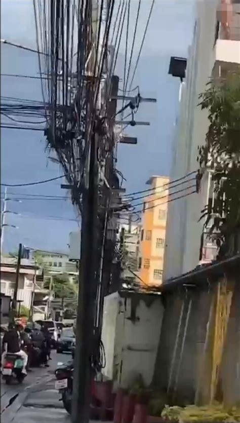 Naked Man Masturbates On Condo Balcony Draws Lots Of Attention