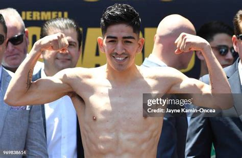 Wbc Featherweight Photos And Premium High Res Pictures Getty Images