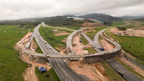 Acidente na BR 101 causa longas filas em Biguaçu na Grande Florianópolis