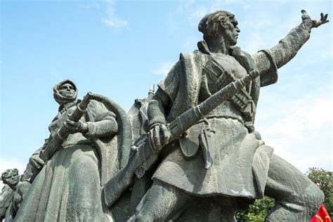 Патот до 13. Ноември - Trn.mk