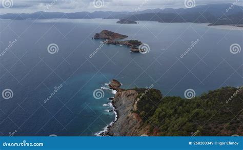 Islas En El Mar Y Cielo Turbio Vista De Drones De Las Islas Kizil Ada