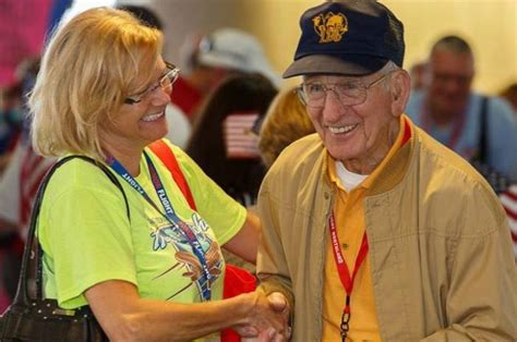 Honor Flight Dca Reagan National Airport Volunteer To Greet Honor