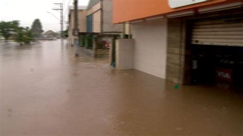 Vídeo Chuva forte causa transtornos no ES Espírito Santo G1