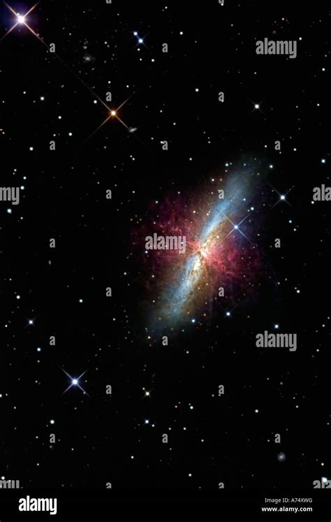 Galaxia Irregular M82 En Ursa Mayor Fotografías E Imágenes De Alta