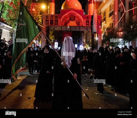 Devotos Participan En Rituales De Duelo Para Conmemorar Ashura En