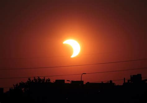 Science Online The Types Of The Solar Eclipses And Safety Precautions On Observing The Solar