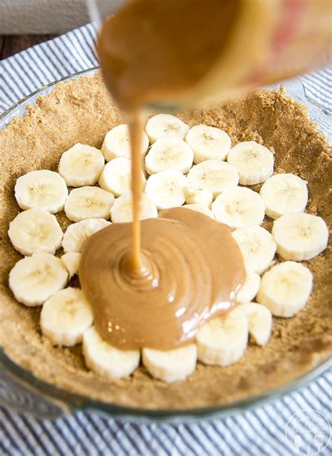 This Caramel Banana Cream Pie Has A Delicious Graham Cracker Crust