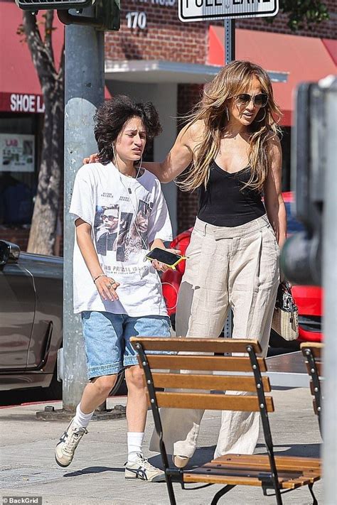 Jennifer Lopez Finally Removes Ring Amid Ben Affleck Divorce Rumors In