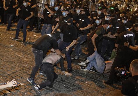 Dramatyczne sceny na ulicach Tbilisi Tak policja rozprawia się z