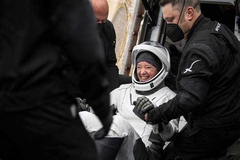 Thomas Pesquet Est De Retour Sur Terre Après Près De 200 Jours Dans L