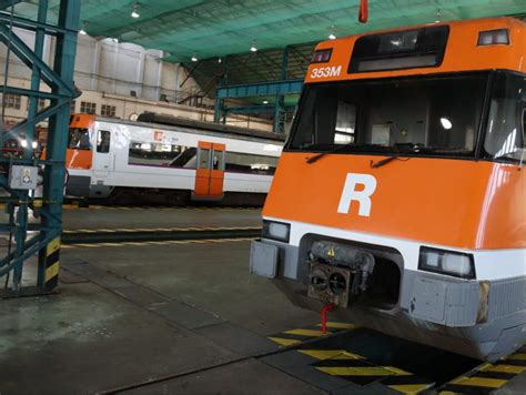 Retards en tres línies de Rodalies per lavaria dun tren entre Sants i