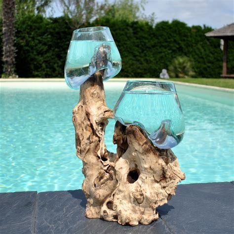 Deux Vases En Verre Recycl Souffl En Fusion Sur Un M Me Bois Flott