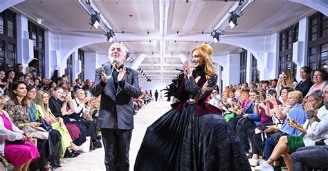 Mojca Mavec Na Modni Brvi Ljubljanskega Fashion Weeka V Kreaciji Milana