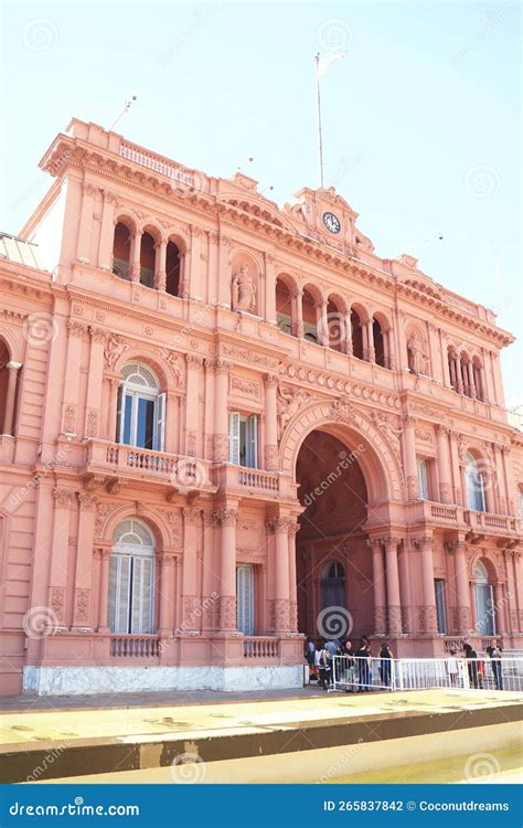 Group Of Visitors Waiting For The Visit To Casa Rosada Or The Pink