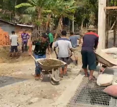 Warga Desa Ini Kompak Gotong Royong Bangun Masjid