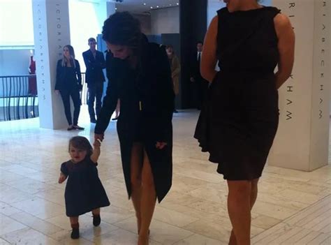 Victoria Beckham Sa Petite Harper Vient Tout Juste De Faire Ses