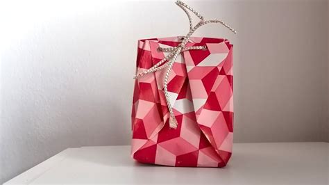 Geschenke verpacken Geschenktüte falten DIY Tüten basteln Papiertüte