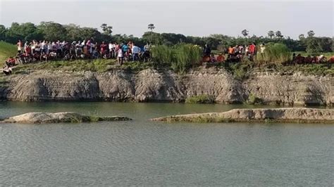 बिहार के हाजीपुर में बड़ा हादसा स्‍कूल में हाजिरी बना नहाने गए चार बच्‍चे पोखर में डूबे एक का