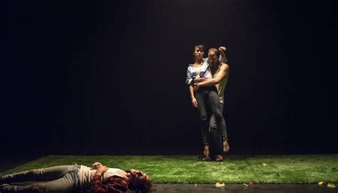 Jai Ras Mes Jambes Six Fois And No Sex Happened Au Th Tre La Chapelle Bible Urbaine