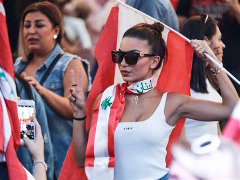 In Pictures Lebanese Form A Human Chain To Support Protests News