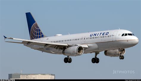 N401UA Airbus A320 232 United Airlines Iván Cabrero JetPhotos