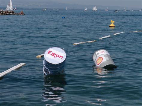 Bidons Collectif Breakfree Suisse Flickr