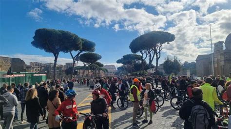 In Migliaia Ai Fori Imperiali Per La Domenica Ecologica Romana