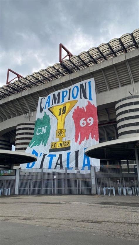 Festa Scudetto La Curva Nord Espone Lo Striscione Con La Coppa Fuori