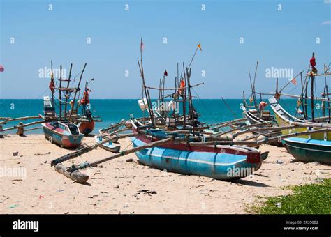 Traditional Sri Lanka Fishing Boats Hi Res Stock Photography And Images