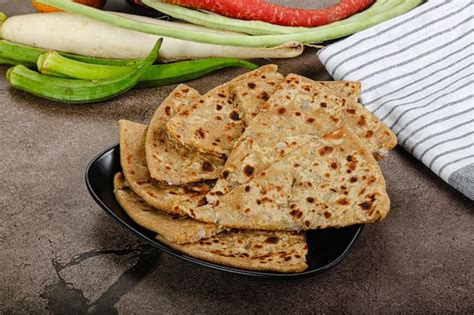 Premium Photo Indian Aloo Paratha Bread With Potato