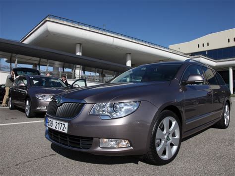 Škoda Superb Combi autoweek cz