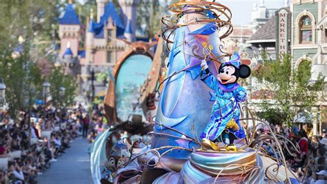 A Career In Performing Arts The Magic Happens Parade At Disneyland