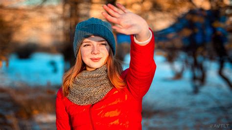 Women Model Portrait Looking Away Depth Of Field Bokeh Woolly Hat Scarf