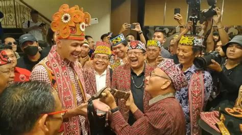 Dukung Ganjar Mahfud Di Pilpres Dewan Adat Dayak Kalbar Titipkan