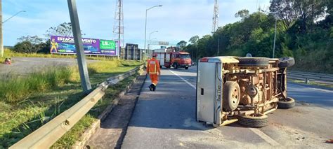 Duas Pessoas Ficam Feridas Após Carro Capotar Na Lmg 800 Em Lagoa Santa