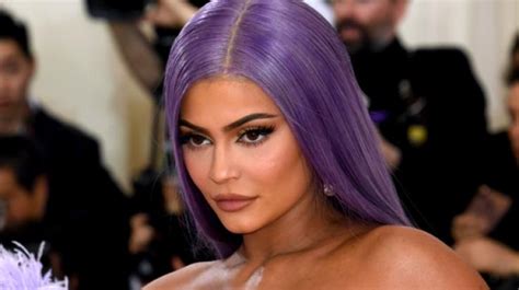 Kylie Jenner im Corona Paradies Busen Traum Dieser Bikini ist zu klein für ihre prallen Kurven