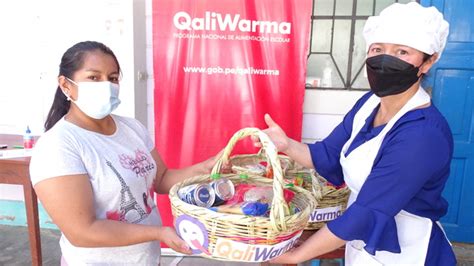 Cajamarca Madres y padres de familia elaboran canastas ecológicas para