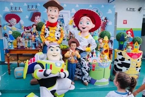 Toy Story Woody Buzz Jessie Personagens Vivos Para Festa Castelo Das